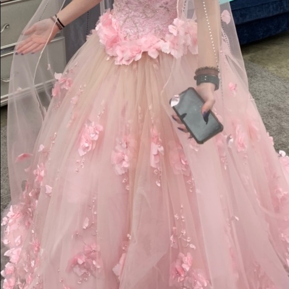 Formal dress - Picture 5 of 5